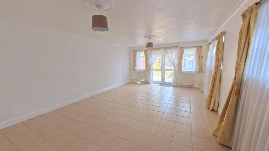 5 bedroom detached house for rent