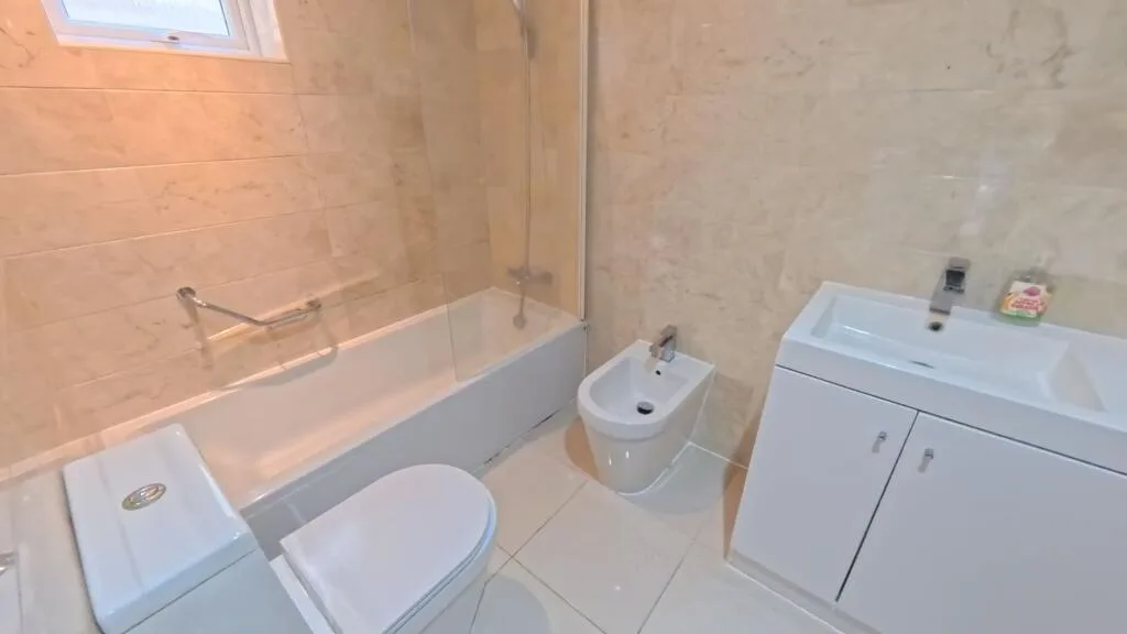 5 bedroom detached house for rent