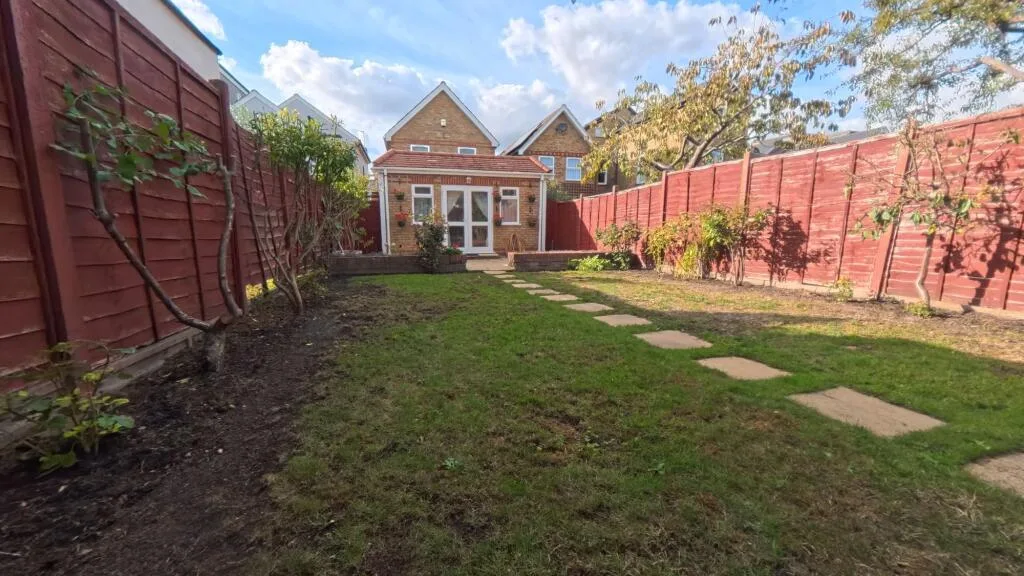 5 bedroom detached house for rent