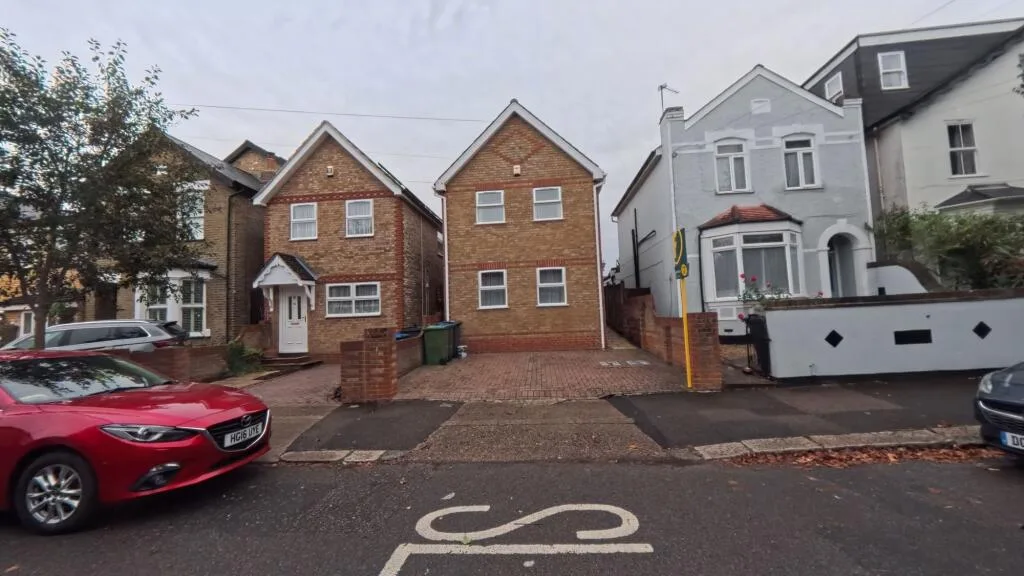 5 bedroom detached house for rent