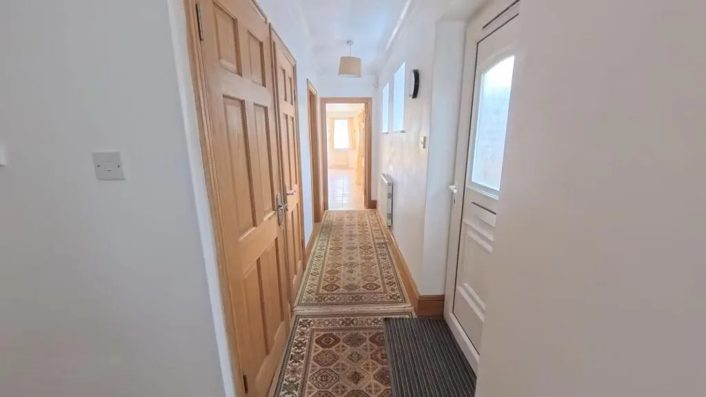 5 bedroom detached house for rent