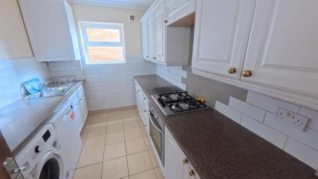 5 bedroom detached house for rent