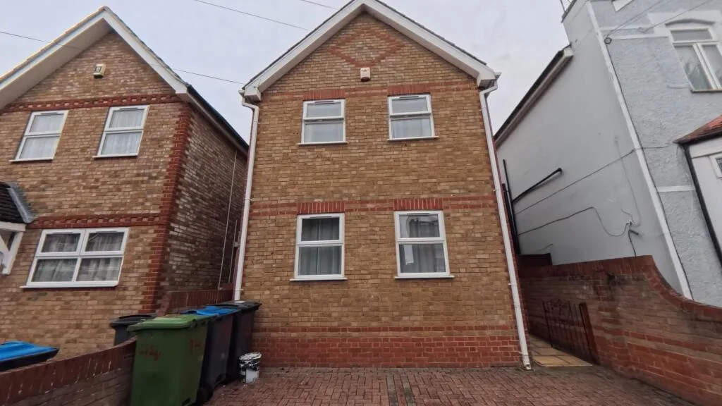 5 bedroom detached house for rent
