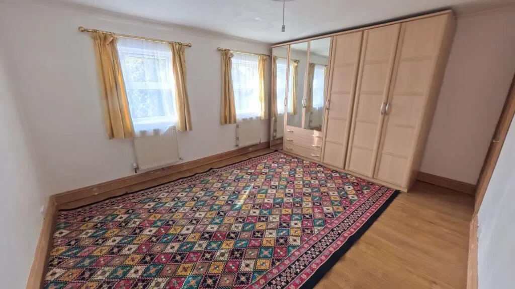 5 bedroom detached house for rent