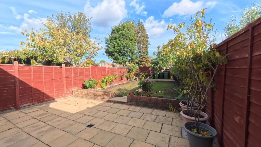 5 bedroom detached house for rent