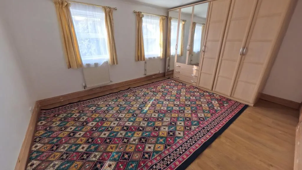 5 bedroom detached house for rent
