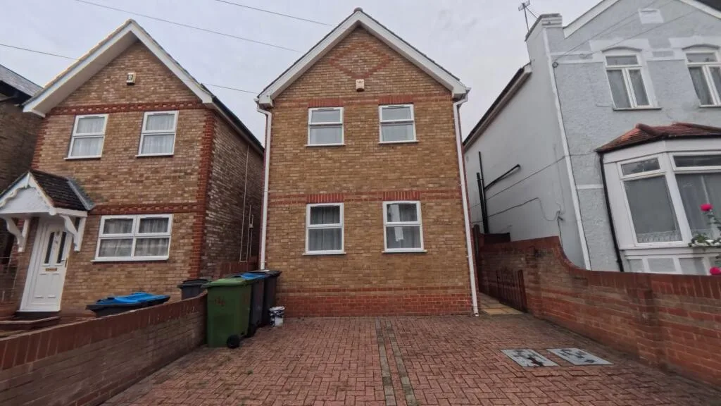 5 bedroom detached house for rent