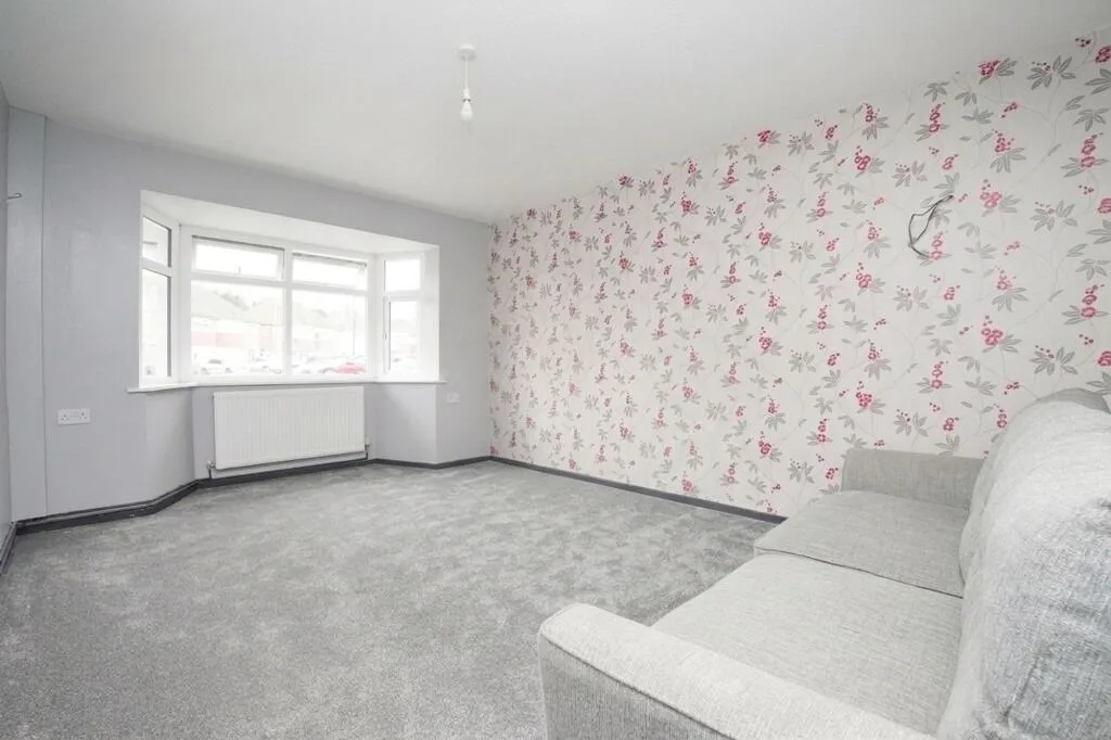 3 bedroom semi-detached house for rent