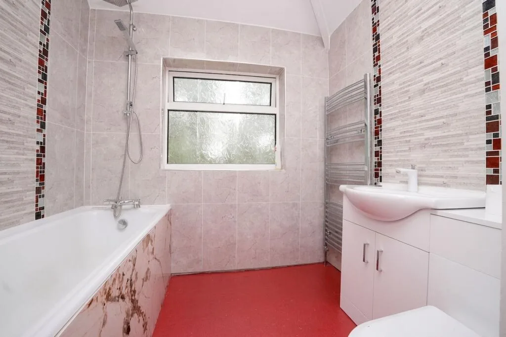 3 bedroom semi-detached house for rent