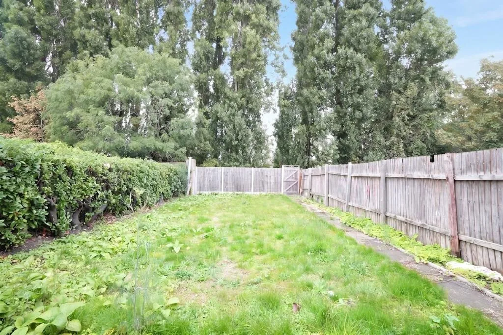 3 bedroom semi-detached house for rent