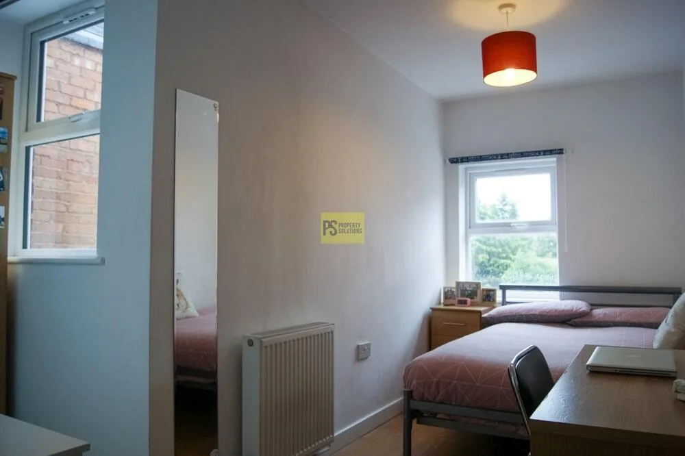 5 bedroom terraced house for rent
