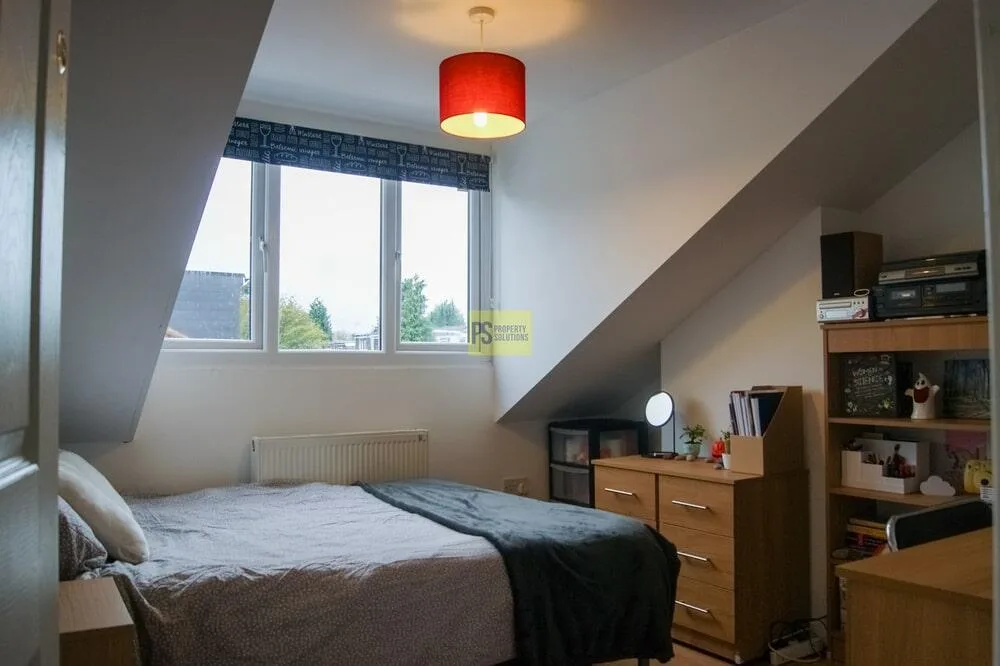 5 bedroom terraced house for rent