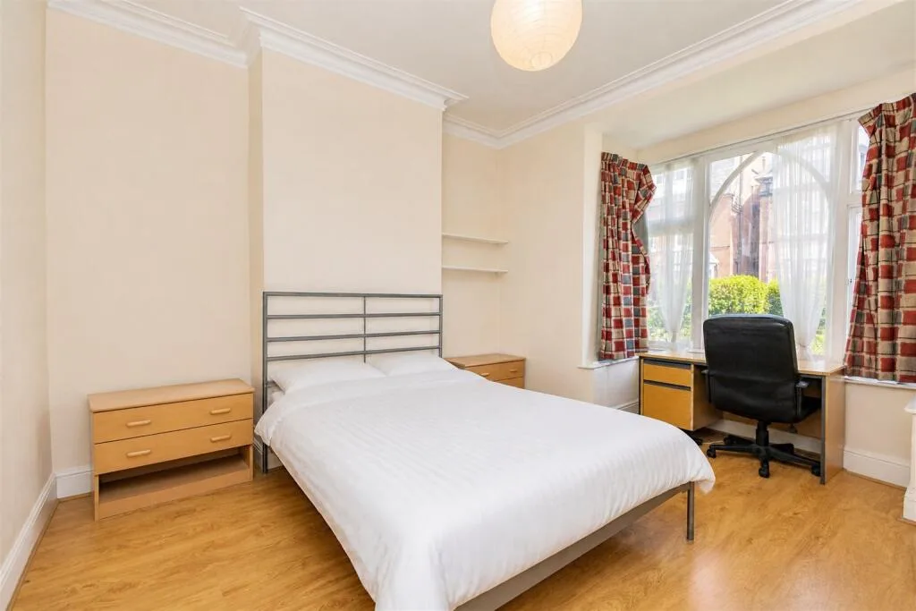 6 bedroom house for rent