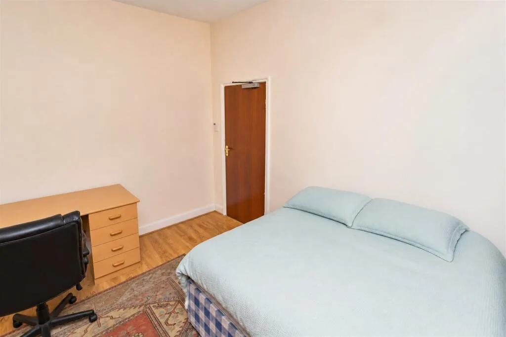 6 bedroom house for rent
