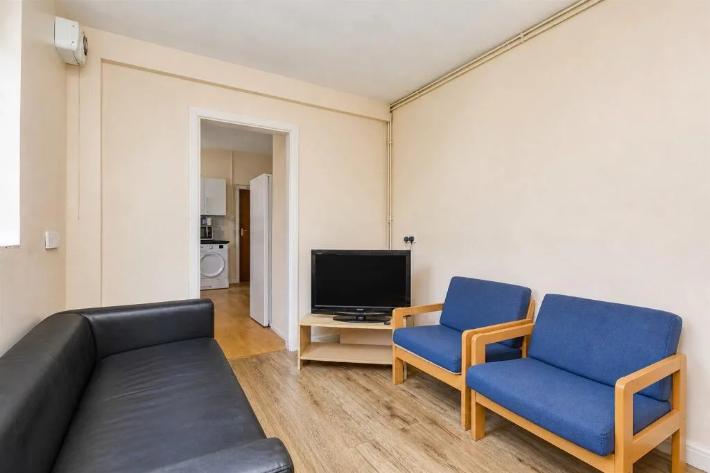 6 bedroom house for rent