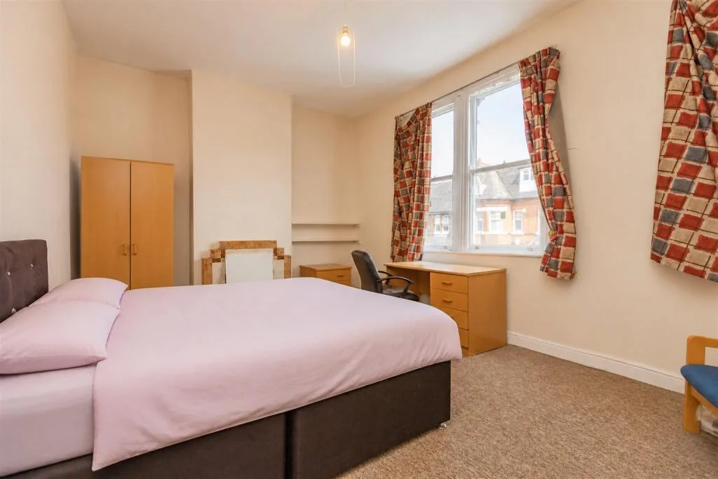 6 bedroom house for rent