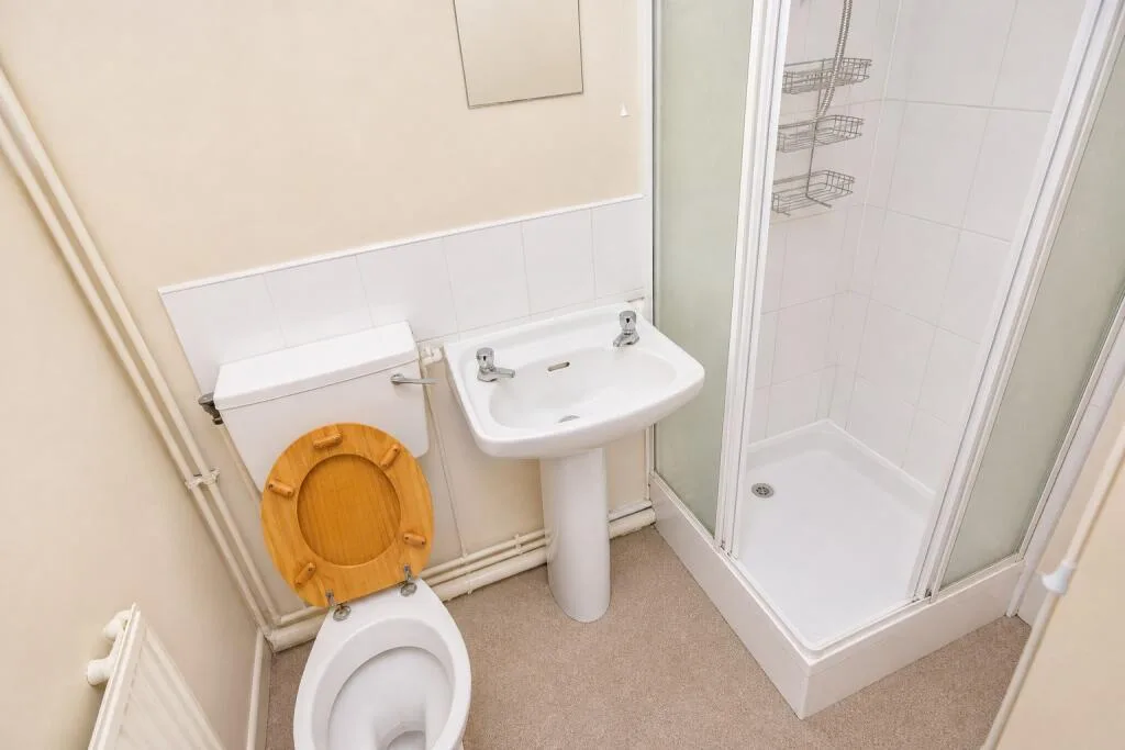 6 bedroom house for rent