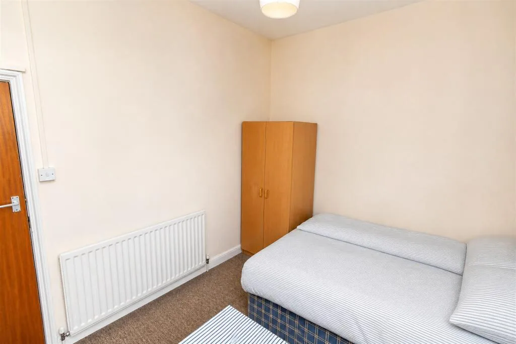 6 bedroom house for rent
