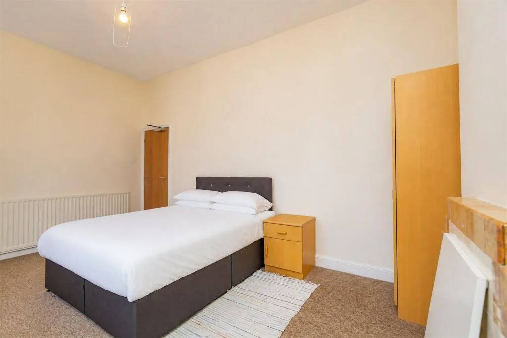 6 bedroom house for rent