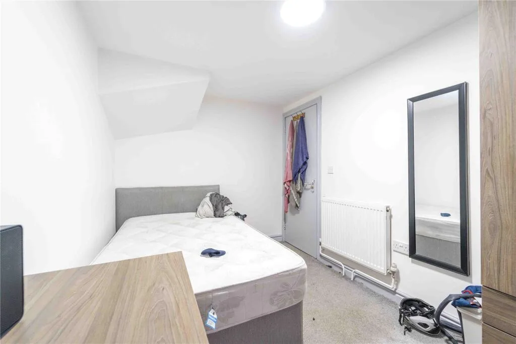 6 bedroom house for rent