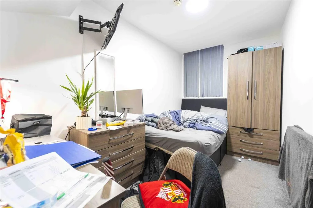 6 bedroom house for rent