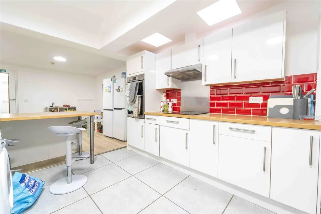 6 bedroom house for rent