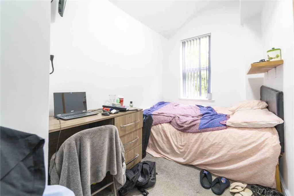 6 bedroom house for rent