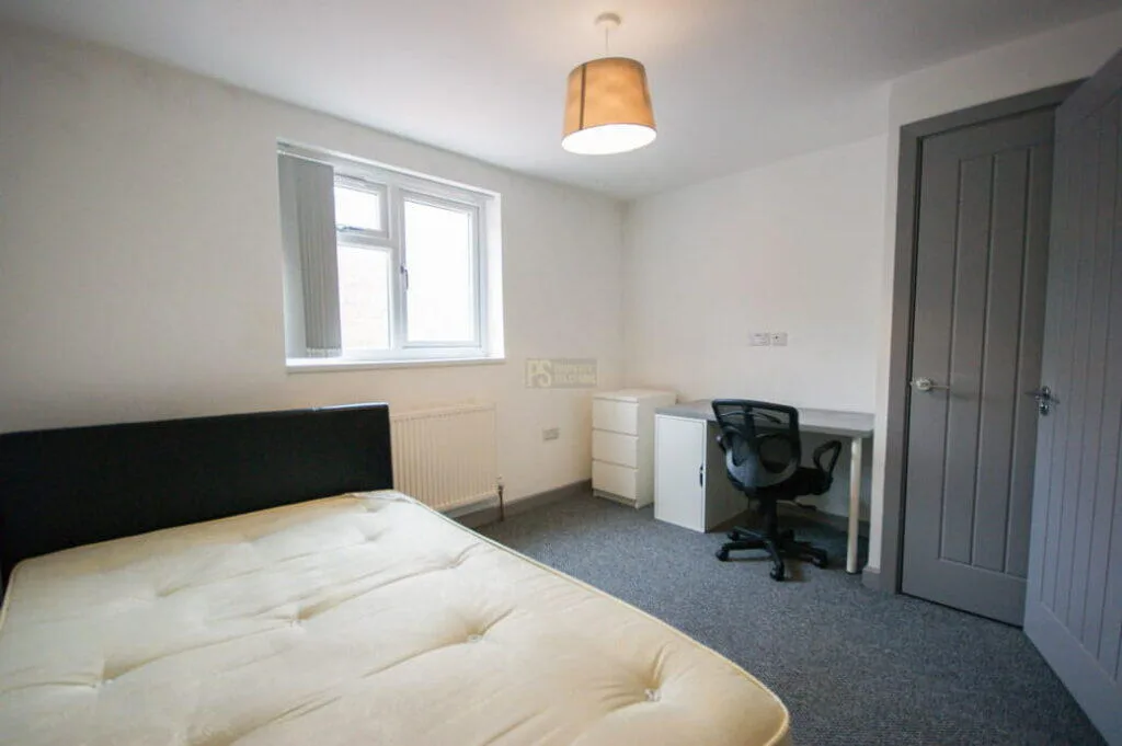 5 bedroom terraced house for rent