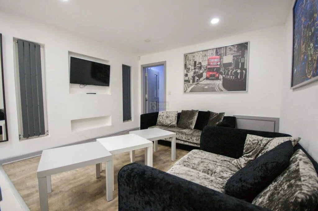 5 bedroom terraced house for rent