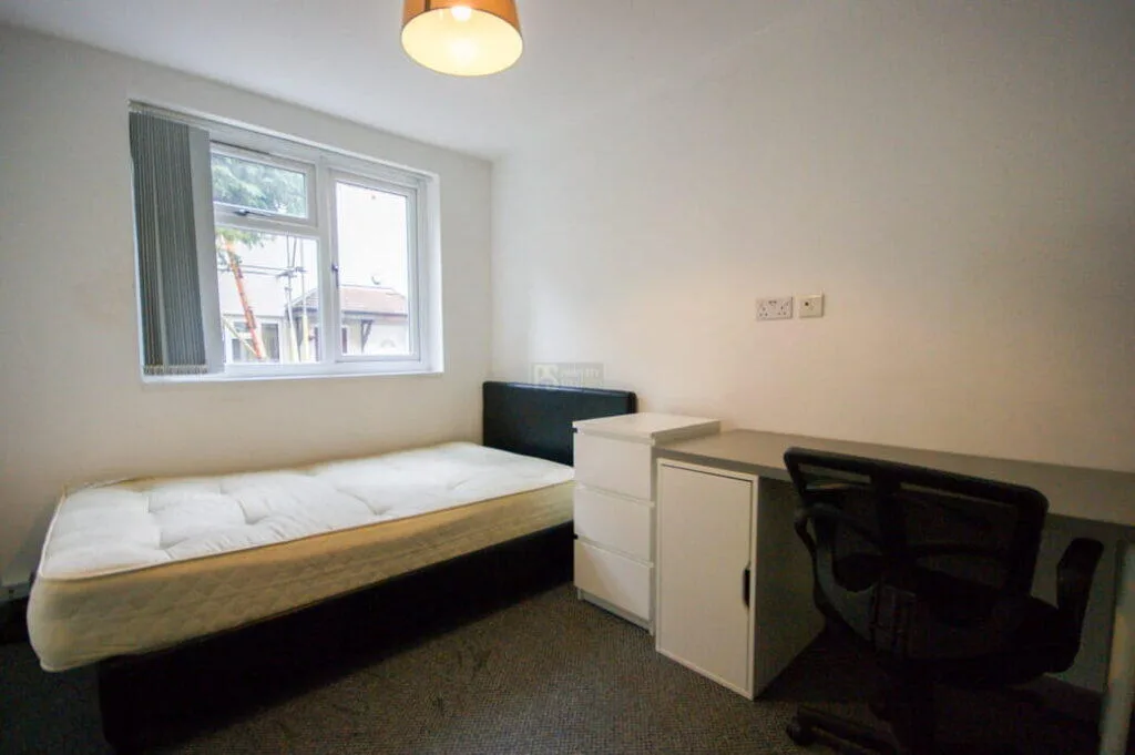 5 bedroom terraced house for rent