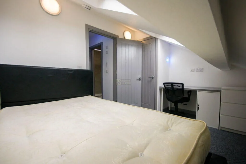 5 bedroom terraced house for rent
