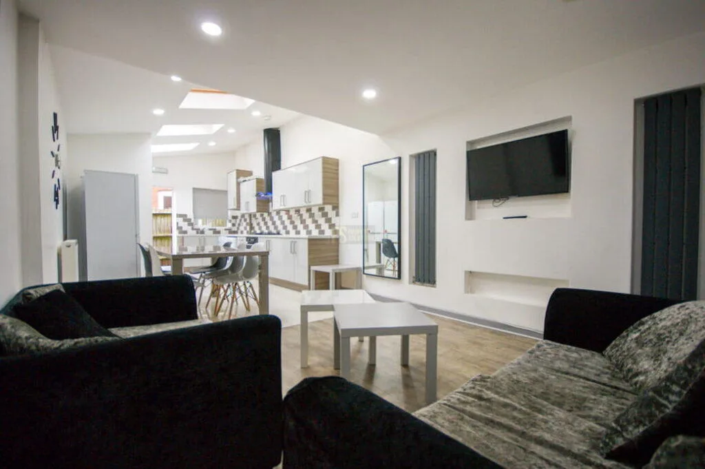 5 bedroom terraced house for rent