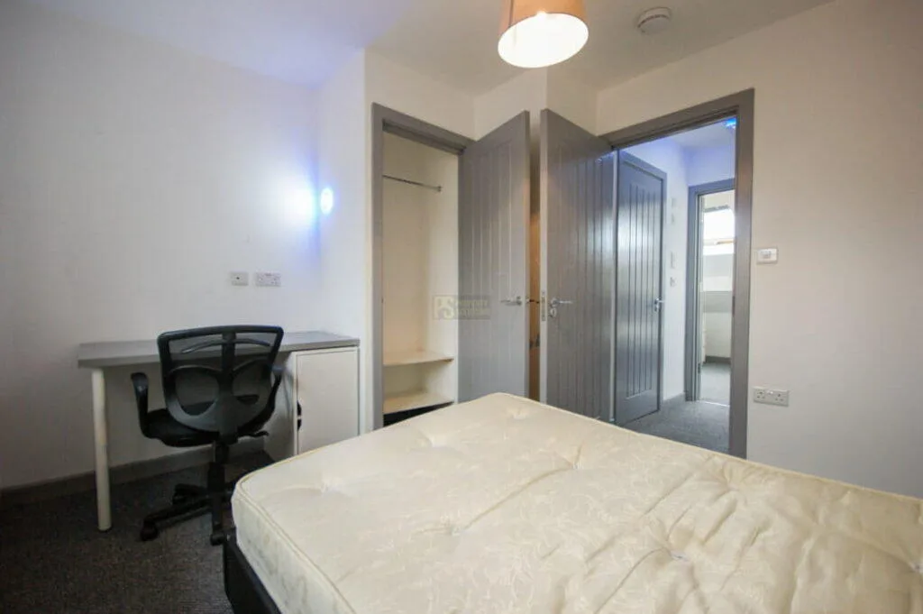 5 bedroom terraced house for rent