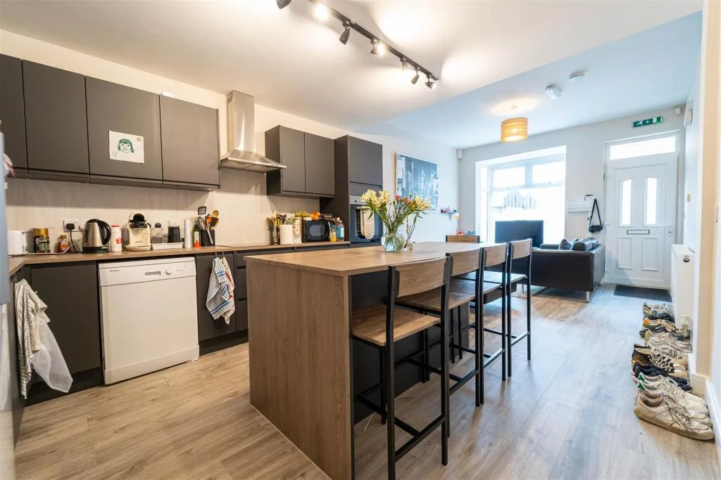 5 bedroom house for rent