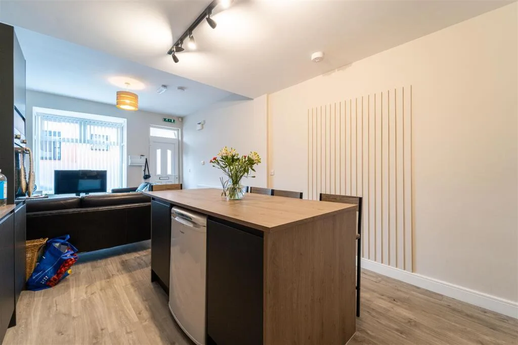 5 bedroom house for rent