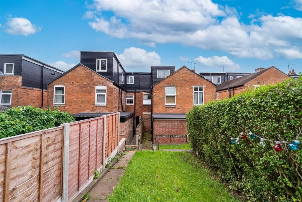 5 bedroom house for rent
