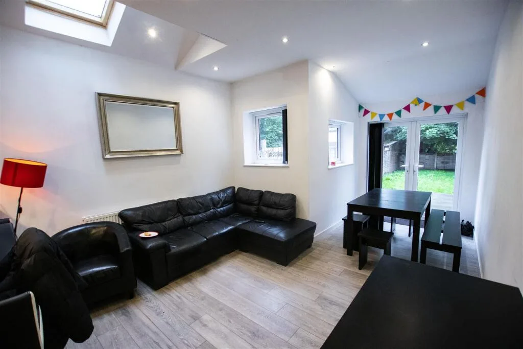 5 bedroom house for rent