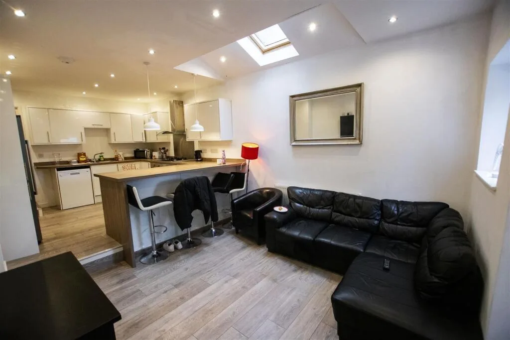 5 bedroom house for rent