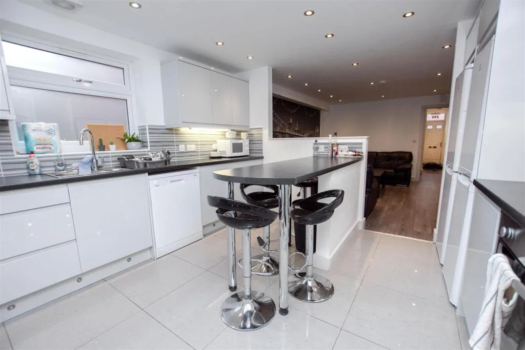 7 bedroom house for rent