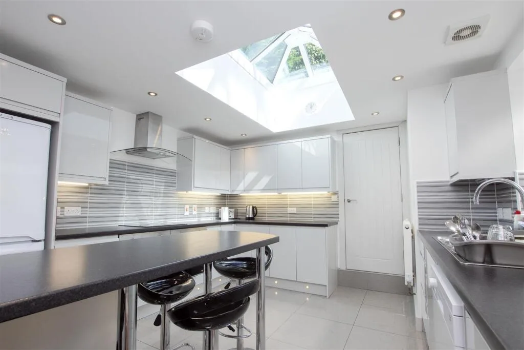 7 bedroom house for rent
