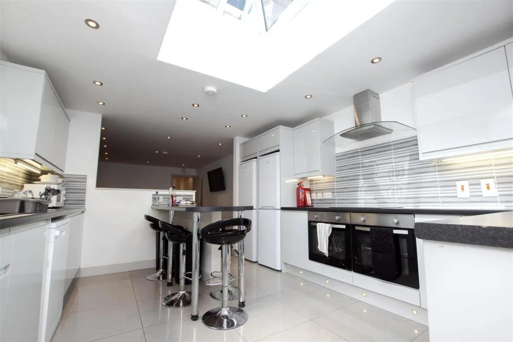 7 bedroom house for rent