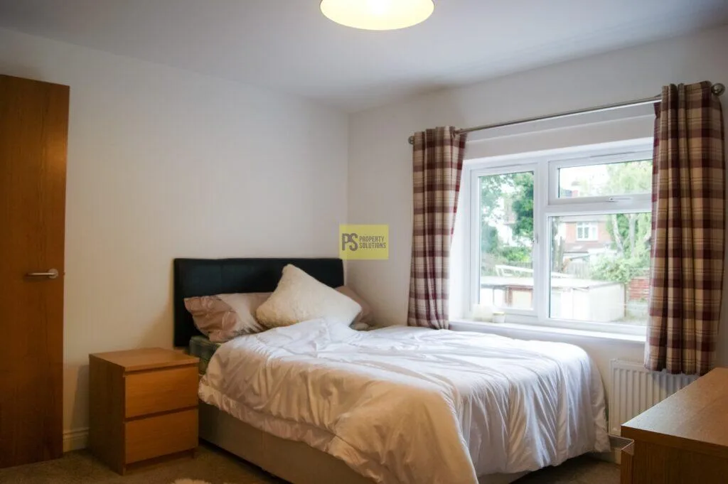 5 bedroom semi-detached house for rent