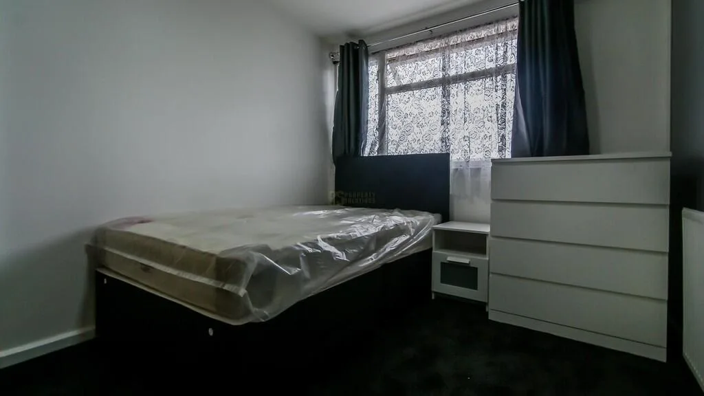 4 bedroom end of terrace house for rent