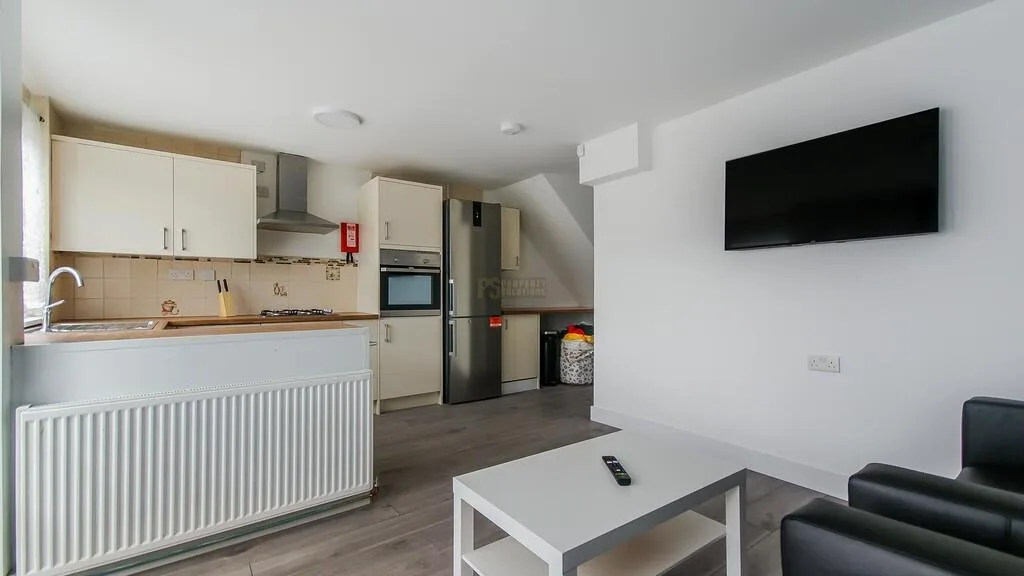 4 bedroom end of terrace house for rent