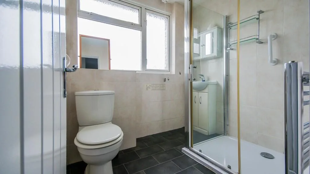 4 bedroom end of terrace house for rent