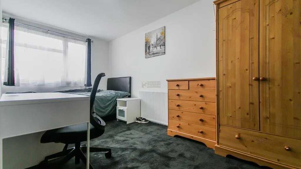 4 bedroom end of terrace house for rent