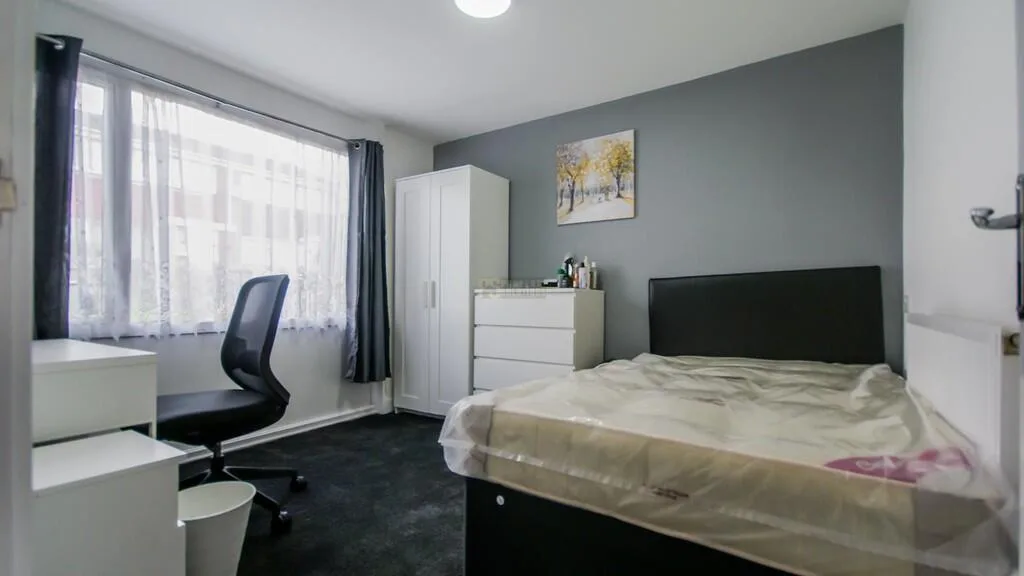 4 bedroom end of terrace house for rent