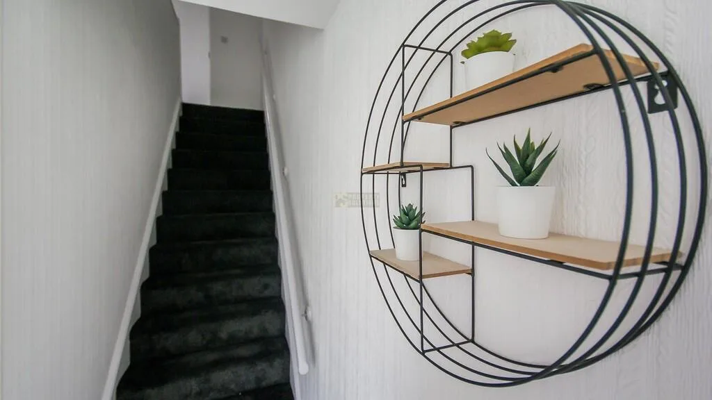 4 bedroom end of terrace house for rent