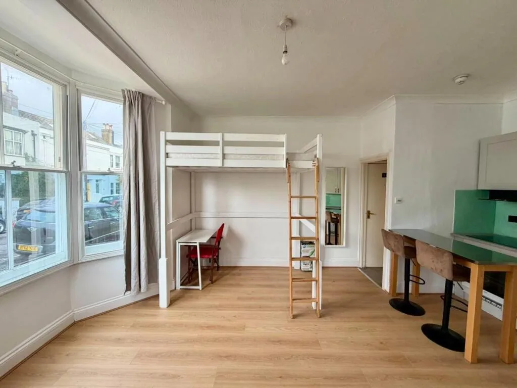 Studio flat for rent