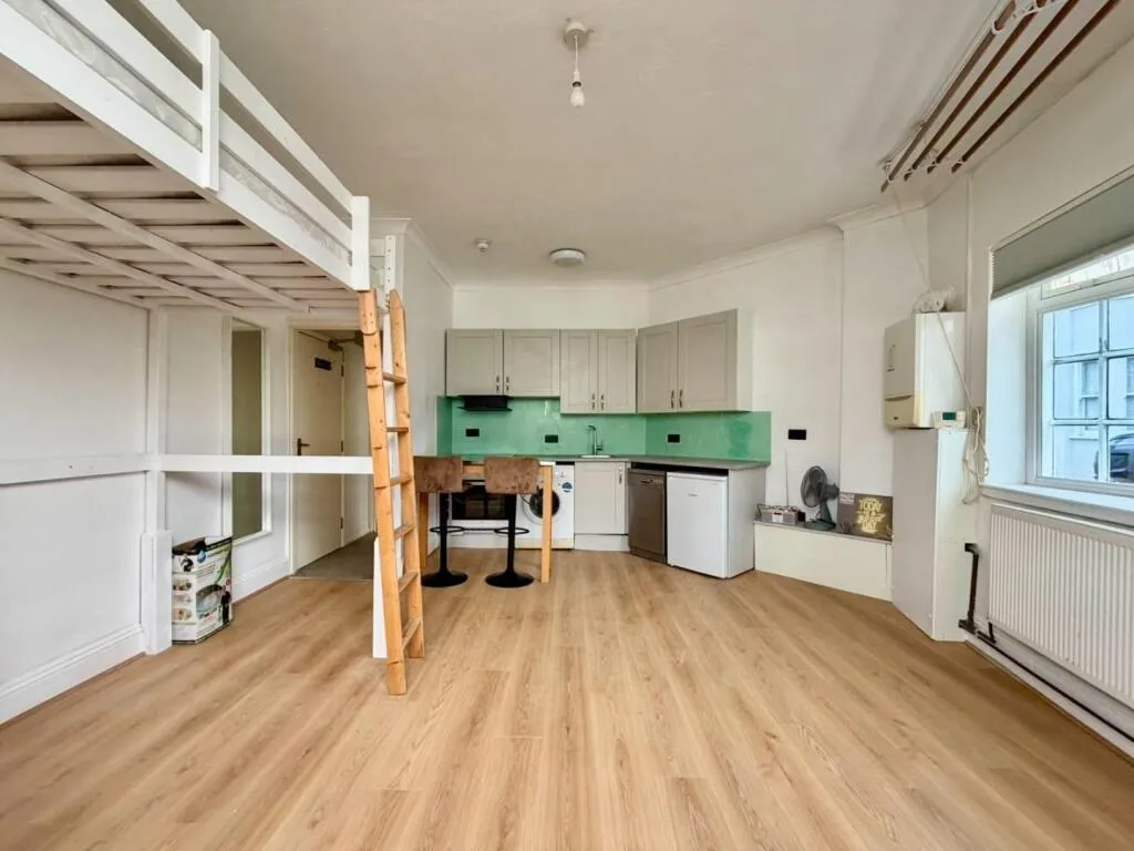 Studio flat for rent